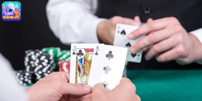 Tìm hiểu luật chơi game mini poker chi tiết nhất